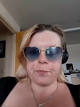 pinkieMilfPUSY online show from June 15, 12:29 pm