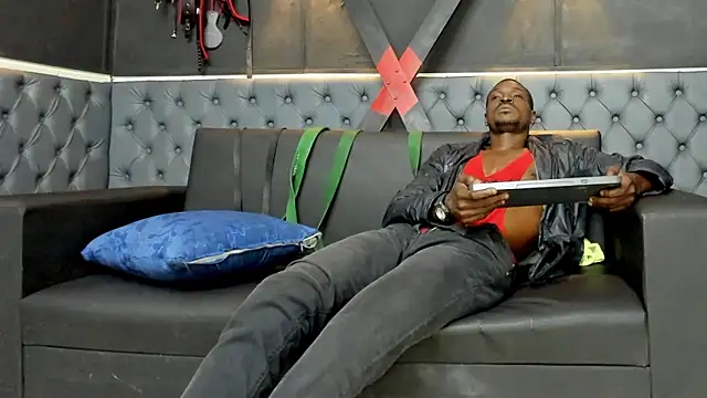 Snapshot of Terrance_z chatting on October 18, 8:20 pm Terrance z online show from October 18, 8:20 pm