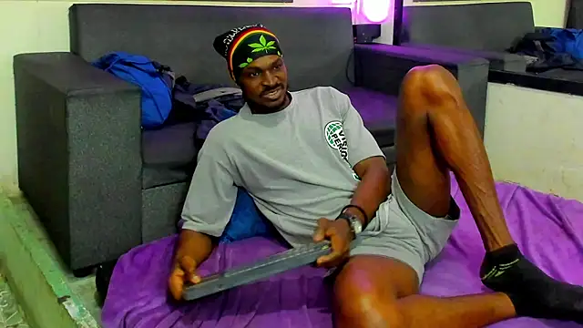 Snapshot of Terrance_z chatting on November 16, 9:53 pm Terrance z online show from November 16, 9:53 pm