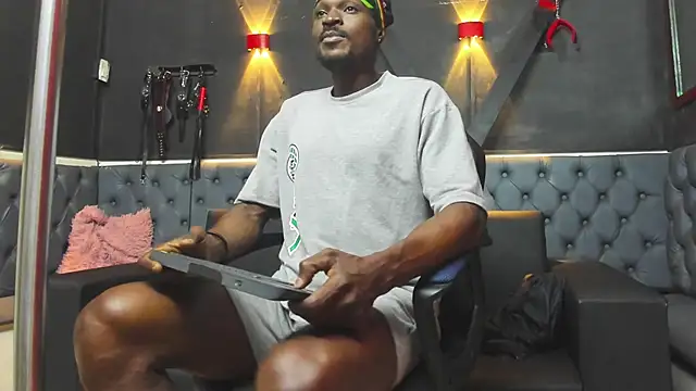 Snapshot of Terrance_z chatting on November 19, 7:58 pm Terrance z online show from November 19, 7:58 pm