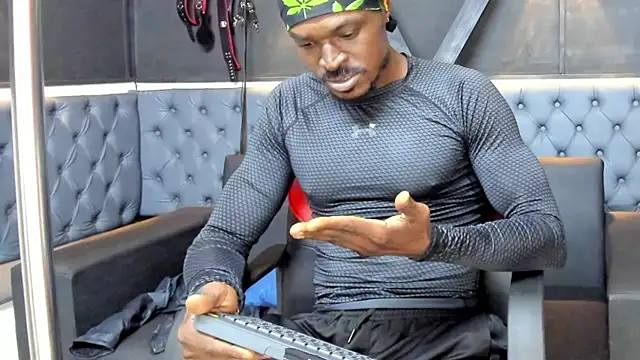 Snapshot of Terrance_z chatting on November 30, 7:18 pm Terrance z online show from November 30, 7:18 pm