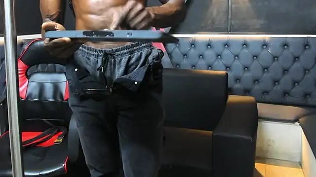 Snapshot of Terrance_z chatting on December 13, 7:53 pm Terrance z online show from December 13, 7:53 pm