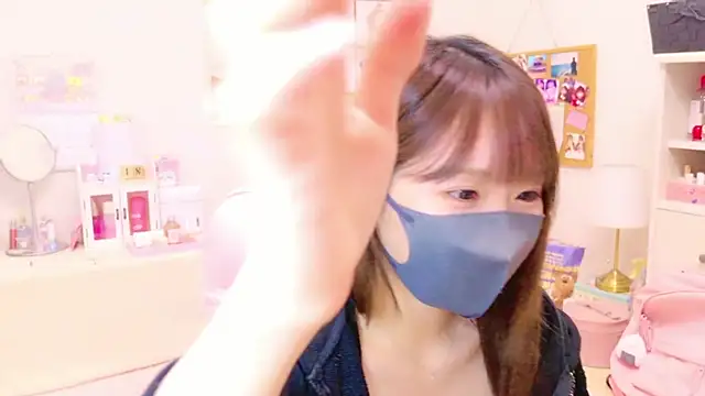 Yui-Ch online show from December 18, 1:45 pm