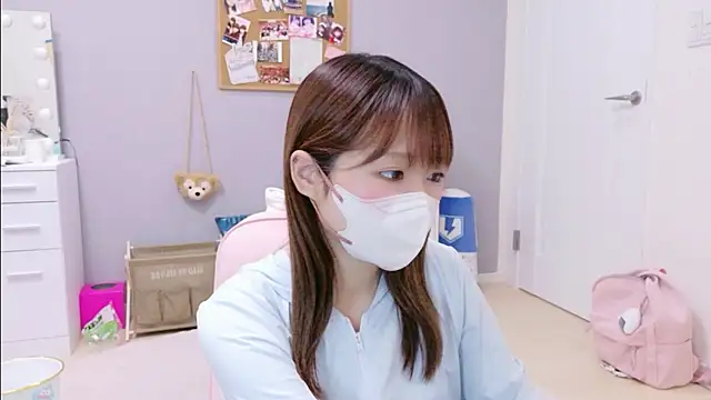 Yui-Ch online show from November 16, 12:00 pm