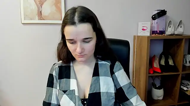 KateDelight online show from March 8, 7:45 am