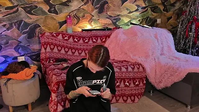 Snapshot of CrystalRey chatting on December 21, 4:41 am CrystalRey online show from December 21, 4:41 am