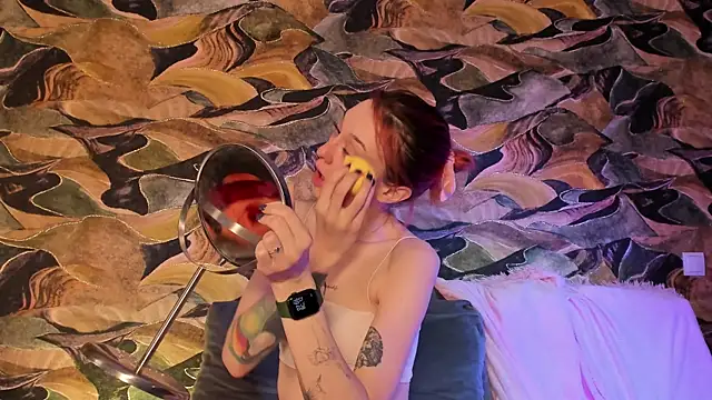 Snapshot of CrystalRey chatting on January 12, 2:56 am CrystalRey online show from January 12, 2:56 am