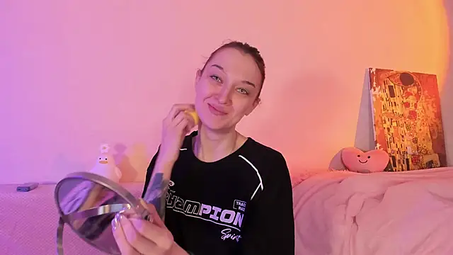 Snapshot of CrystalRey chatting on February 3, 4:04 am CrystalRey online show from February 3, 4:04 am