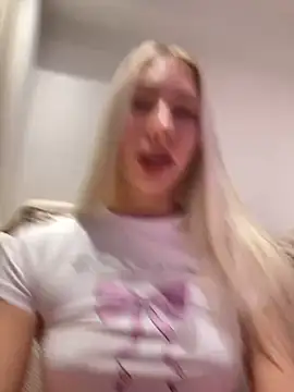 LuisaBecker online show from December 12, 5:48 pm