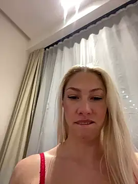 LuisaBecker online show from December 26, 4:14 pm