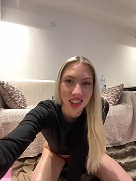 LuisaBecker online show from December 26, 8:42 pm