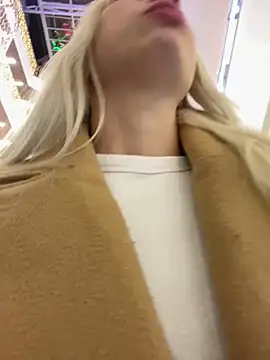 LuisaBecker online show from December 29, 3:46 pm