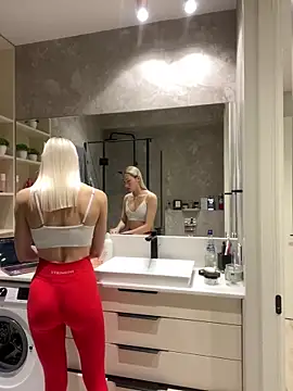 LuisaBecker online show from December 31, 2:25 pm