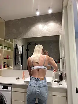 LuisaBecker online show from January 2, 12:13 pm