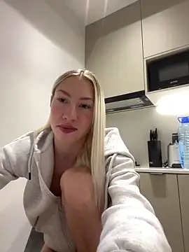 LuisaBecker online show from January 2, 3:19 pm