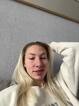 LuisaBecker online show from January 7, 9:40 am