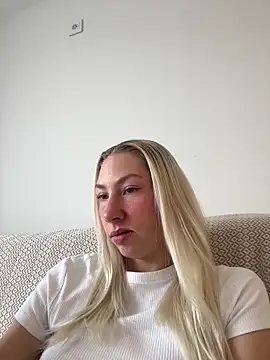 LuisaBecker online show from January 27, 10:27 am