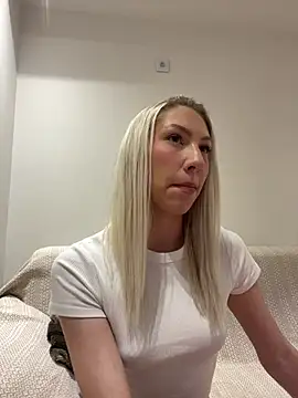 LuisaBecker online show from February 8, 5:08 pm