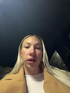 LuisaBecker online show from February 13, 6:27 pm