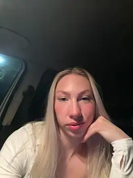 LuisaBecker online show from February 16, 6:32 pm