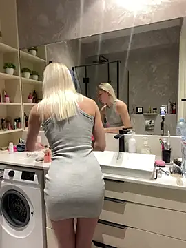 LuisaBecker online show from February 27, 4:21 pm