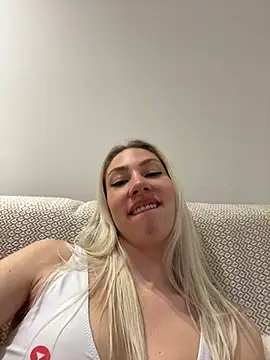 LuisaBecker online show from February 28, 9:12 pm