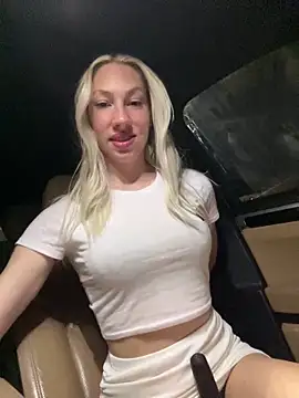 LuisaBecker online show from March 14, 9:32 pm