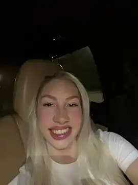 LuisaBecker online show from March 15, 7:59 pm