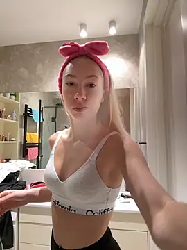 LuisaBecker online show from September 10, 8:25 am