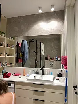 LuisaBecker online show from September 12, 8:36 am