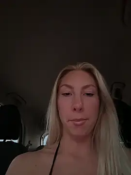 LuisaBecker online show from September 15, 4:07 pm