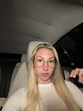 LuisaBecker online show from October 16, 5:25 pm