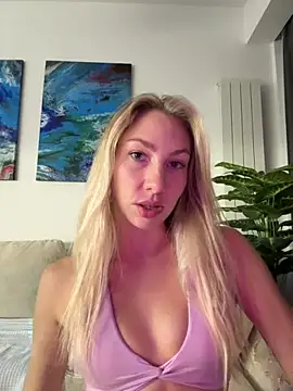 LuisaBecker online show from October 20, 5:35 pm