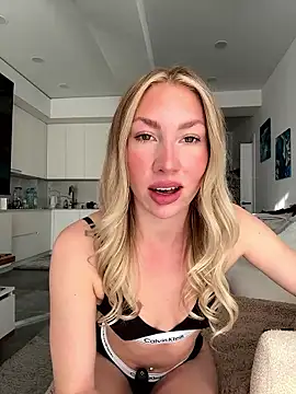 Snapshot of LuisaBecker chatting on January 10, 11:56 am LuisaBecker online show from January 10, 11:56 am