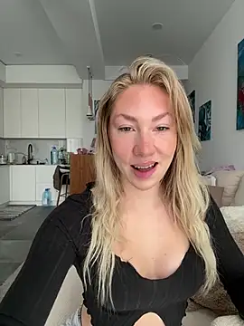 Snapshot of LuisaBecker chatting on January 17, 10:31 am LuisaBecker online show from January 17, 10:31 am