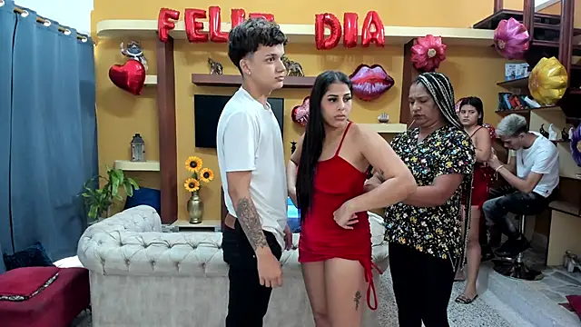 secret-of-roomies online show from February 14, 4:20 pm