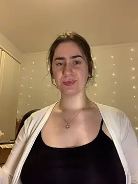 Snapshot of INELIKA chatting on April 8, 10:32 pm INELIKA online show from April 8, 10:32 pm