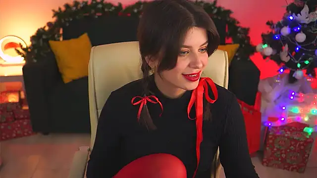 NicoleMun online show from December 5, 8:00 pm