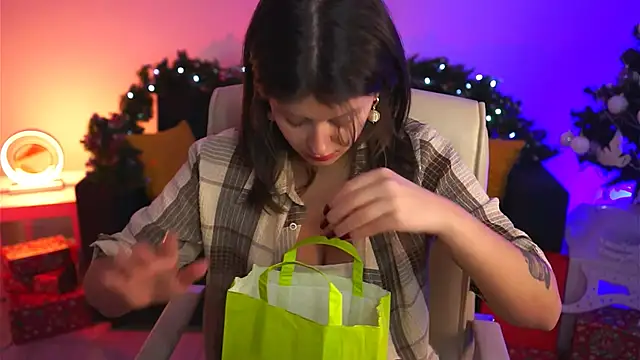 NicoleMun online show from January 7, 1:14 pm