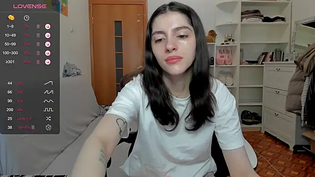 Snapshot of broosnica1 chatting on April 25, 7:44 am broosnica1 online show from April 25, 7:44 am