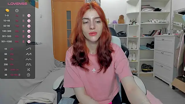 Snapshot of broosnica1 chatting on June 3, 7:44 am broosnica1 online show from June 3, 7:44 am