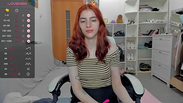 Snapshot of broosnica1 chatting on June 4, 8:09 am broosnica1 online show from June 4, 8:09 am
