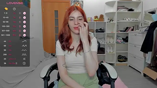 Snapshot of broosnica1 chatting on June 8, 8:15 am broosnica1 online show from June 8, 8:15 am