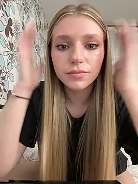 adel secret online show from April 22, 8:32 pm