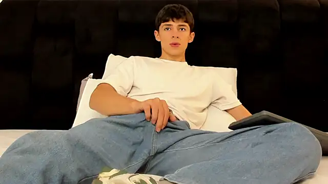 Snapshot of Adam_Clay21 chatting on September 13, 1:22 pm Adam Clay21 online show from September 13, 1:22 pm