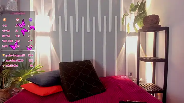 Snapshot of Charlotte__Brown_ chatting on December 21, 5:51 pm Charlotte Brown online show from December 21, 5:51 pm