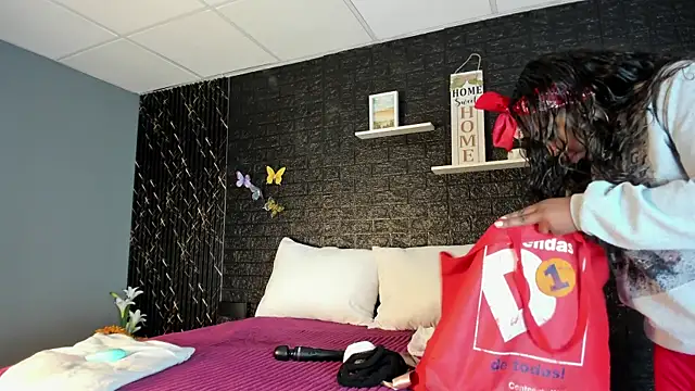 Snapshot of Charlotte__Brown_ chatting on February 25, 1:28 pm Charlotte Brown online show from February 25, 1:28 pm