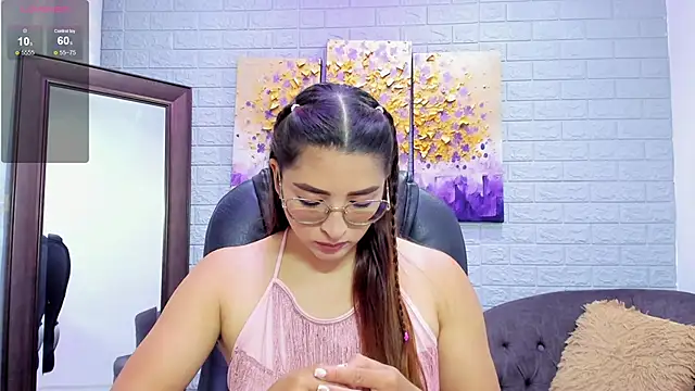  LaraMom  online show from November 19, 7:25 pm