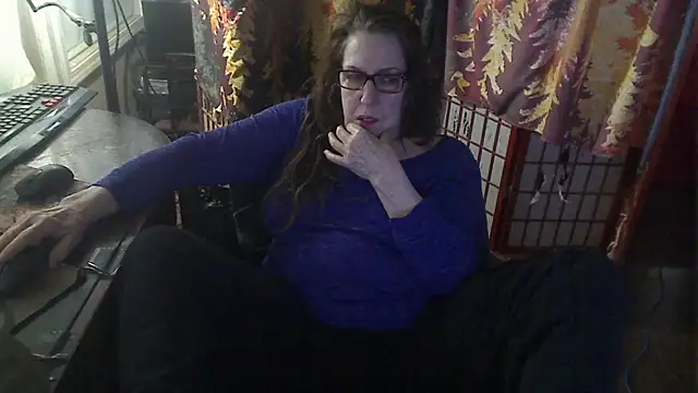 Snapshot of Ireallysquirt chatting on March 18, 1:31 am Ireallysquirt online show from March 18, 1:31 am