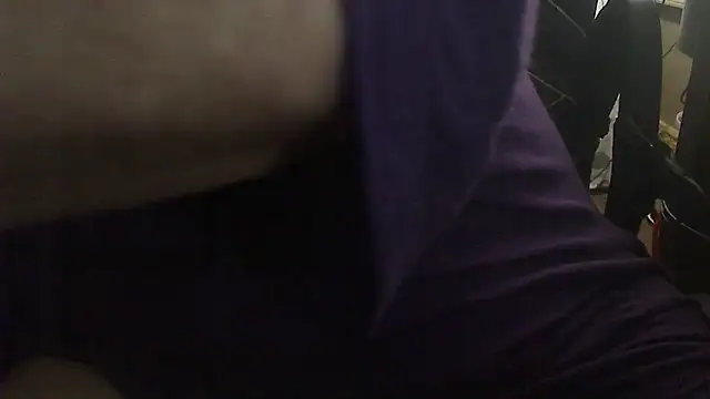 Snapshot of Ireallysquirt chatting on March 28, 4:01 am Ireallysquirt online show from March 28, 4:01 am